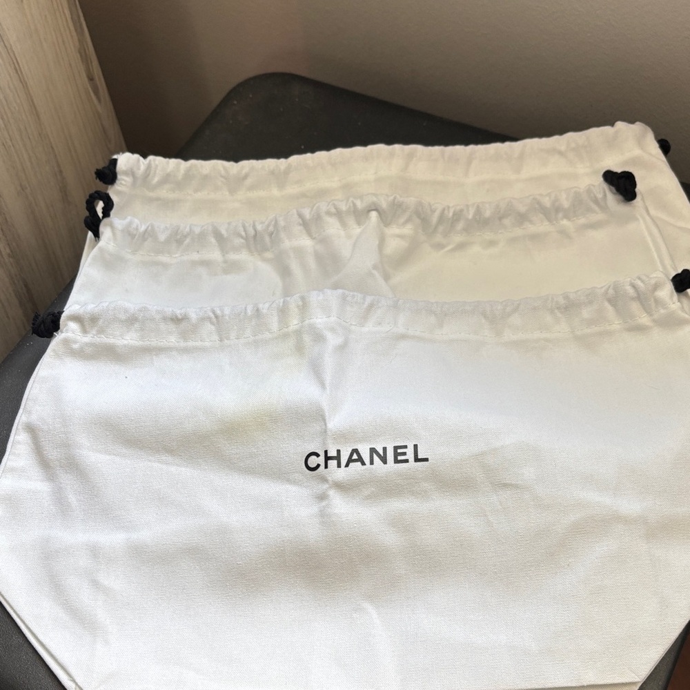 CHANEL Elegant White Chanel Bags